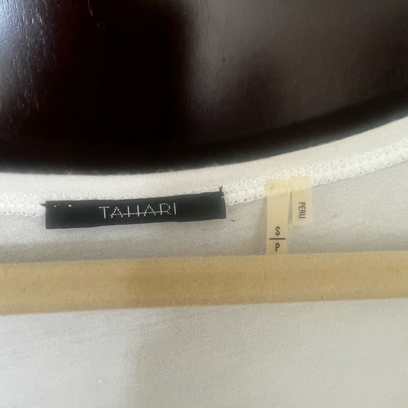 White tank top with edge details - Picture 3 of 4